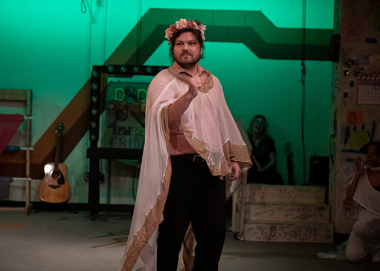 Oberon's crown and cloak